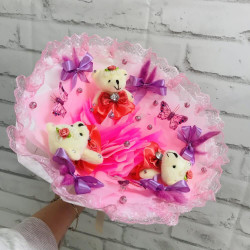 Букет из игрушек мишек и бабочек