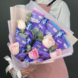 Букет из конфет Milka и розовые розы