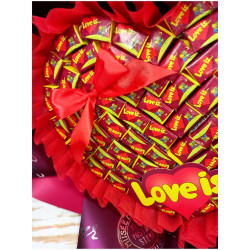 Букет из жвачек Love is